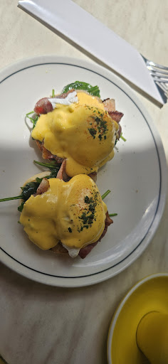 Eggs Benedict at 4 Doors Down